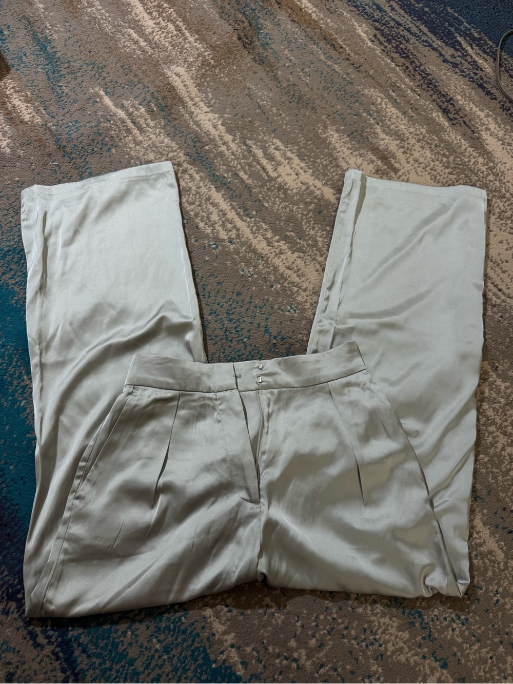 Abercrombie & Fitch Women's Cream Pleated Trousers